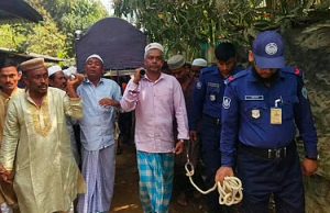 হাতকড়া পরেই মায়ের জানাজায় দুই ভাই, ৫ ঘণ্টার প্যারোলে মুক্তি